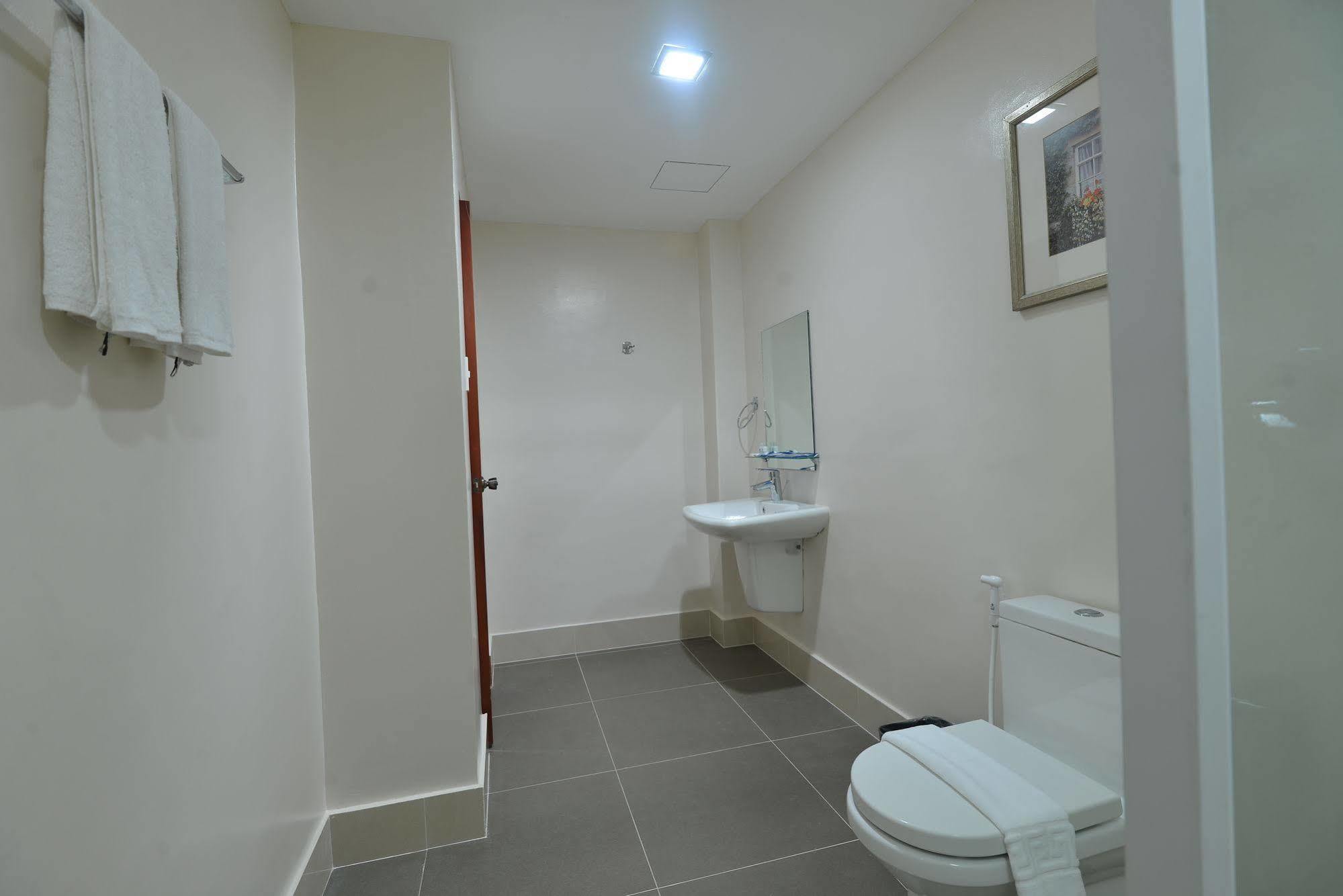 Royal Suites Condotel Kalibo Εξωτερικό φωτογραφία